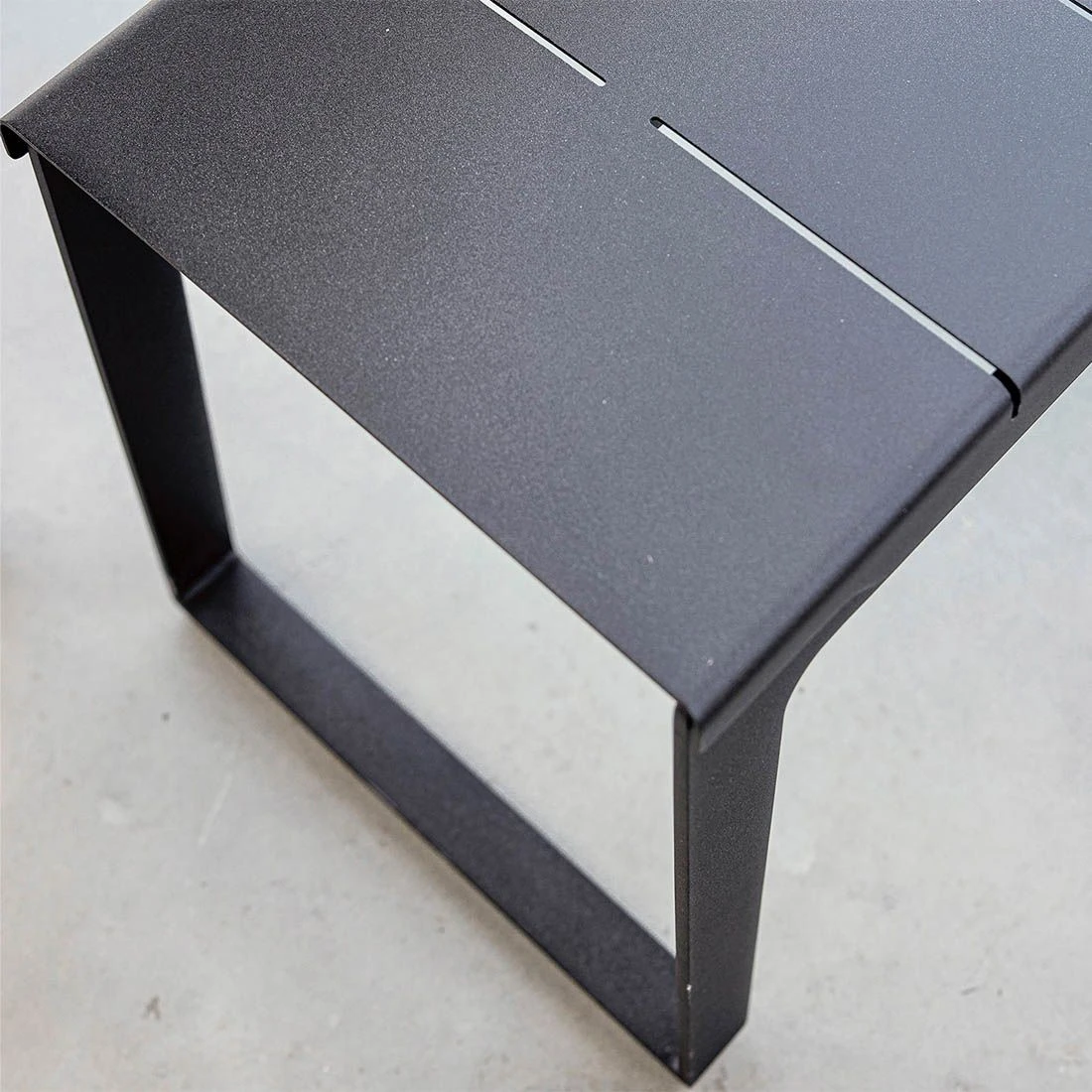 Cane-Line Copenhagen Gartenbank 121 Cm Aluminium Lava Grey 5 Cane-Line Copenhagen Gartenbank 121 Cm Aluminium Lava Grey – Bild 3