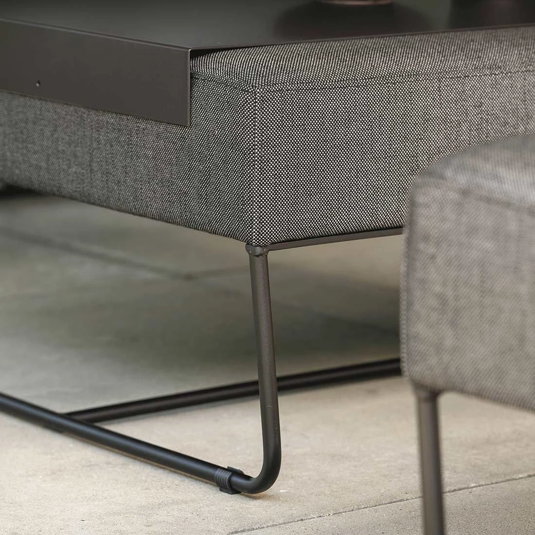 Stern Mia Lounge Hocker Edelstahl/Outdoorstoff Schwarz/Seidenschwarz 5 Stern Mia Lounge Hocker Edelstahl/Outdoorstoff Schwarz/Seidenschwarz – Bild 3